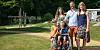 Elisabeth Buchta (rechts) mit Ehemann Dirk Seidel und den drei Kindern Paula (hinten), Wolf (Mitte) und Jonathan (links).
