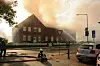 Mehrere Kräfte der Feuerwehr bekämpfen die Flammen.