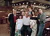 US-Schauspielerin Kirstie Alley (2.v.r) während der Proben für eine Folge von „Cheers“.