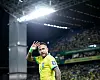 Neymar winkt Fans zu