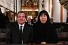 Der ehemaliger Bundeskanzler Gerhard Schröder und seine Frau So-yeon Schröder-Kim nehmen an der Gedenkfeier des Zeitverlages für den gestorbenen Journalisten Sommer in der Hauptkirche St. Jacobi in Hamburg teil. (Archivbild)