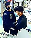 Mit diesem Bild aus einer Überwachungskamera fahndet die Polizei nach den Kioskräubern von Blankenese.