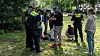 Kripo-Ermittler bei der Razzia im Dulsberg-Park am Dienstag.