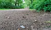 Der Park ist kaum beleuchtet. Konsumiert wird an jeder Ecke.