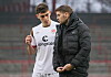 Marcel Beifus im Gespräch mit Trainer Fabian Hürzeler