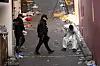 Polizisten ermitteln nach der Massenpanik in Seoul am Unglücksort.