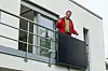 Volker Henkel will Hamburgern helfen, Solaranlagen auf ihren Balkonen zu installieren.