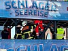 Beim Schlagermove steckte eine Frau in der Treppe eines Trucks fest. Sie musste aufwendig befreit werden.