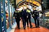Beamte von Bundes- und Landespolizei arbeiten am Hamburger Hauptbahnhof mit Einsatzkräften der DB Sicherheit und der Hochbahnwache zusammen.