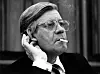 Bundeskanzler Helmut Schmidt rauchend und mit der linken Hand am Ohr am 12.03.1980 in Bonn.