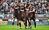 St. Pauli feiert das 2:0 durch Oladapo Afolayan.