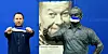 HSV-Merchandising-Chef Sascha Steinbrück hat auch für die Statue von Kult-Masseur Hermann Rieger (2014 verstorben) eine Maske.