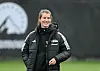 Marie-Louise Eta gut gelaunt auf dem Trainingsplatz.