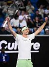 Alexander Zverev jubelt mit ausgestreckten Armen.