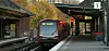 Ein Zug der Linie U3 hält an der Saarlandstraße.