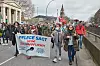 Teilnehmer der Corona-Demonstration „Wir schützen die Verfassung!“ auf dem Glockengießerwall in Hamburg.