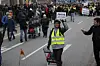 Eine Demonstrantin mit Schild – die Teilnehmer waren heterogen.