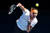 Zverev schlägt den Ball