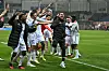 St. Pauli jubelt, im Vordergrund Trainer Fabian Hürzeler