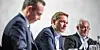 Volker Wissing, Generalsekretär der FDP (links) sitzt neben Christian Lindner und Wolfgang Kubicki auf dem Parteitags-Podium.