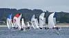 Segelboote fahren während einer Regatta bei der Travemünder Woche auf der Ostsee. etzt startet eine ganz besondere Ragatta bei Lübeck.