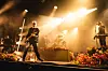 Frontmann Joe King singt und tanzt voller Leidenschaft.