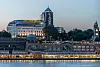 Das „Hotel Hafen Hamburg“ in der Abenddämmerung