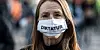 Diese Frau fühlt sich dank Masken-Pflicht wie in einer Diktatur.