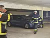 Scheibe eingeschlagen und Brandbeschleuiger verschüttet – Auto brennt in Tiefgarage