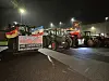 Bauern und Handwerker versammeln sich vor dem Lidl-Zentrallager im Norden.