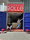 Gründer John Drewes (r.) und Restaurantleiter Hendrik Burmester verkaufen die „Panuozzi“ in diesem umgebauten Container.