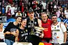 Justus Hollatz mit seiner Familie bei der Basketball-EM