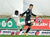 So will Trainer Schultz ihn sehen: Afeez Aremu (l.) fährt Bremens Milot Rashica knallhart in die Parade.