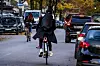 Auf Hamburgs Straßen sind laut der Umfrage der Verkehrsbehörde weniger Autos – dafür aber mehr Radfahrer unterwegs.