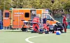 Der bewusstlose Concordia-Spieler Berkant Aydin (verdeckt) wird behandelt.