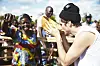Sauberes Trinkwasser für alle: Micha bei einem Projektbesuch in Uganda.
