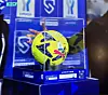 Fußball vom Supercoppa in der Vitrine
