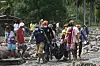 Rettungskräfte bergen eine Leiche aus der durch den Sturm zerstörten Stadt Datu Odin Sinsuat. Insgesamt sind mehr als 100 Menschen durch den Taifun ums Leben gekommen.