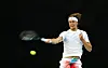 Alexander Zverev schlägt eine Vorhand.