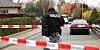Mitarbeiter der Kripo sichern nach der Bluttat in Wunstorf Spuren.