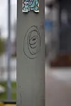 Zeichen an Laternenmast