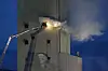 Die Löscharbeiten am brennenden Silo gingen die ganze Nacht über weiter.