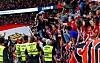 Wütende Atletico-Fans müssen von ihren eigenen Spielern beruhigt werden