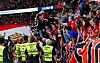 Wütende Atletico-Fans müssen von ihren eigenen Spielern beruhigt werden