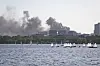 Dunkle Rauchwolken über der Alster
