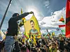 Flagge mit dem Konterfei von PKK-Anführer Abdullah Öcalan