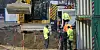 Einsatzkräfte des Kampfmittelräumdienstes erkunden das Gelände auf der Baustelle auf dem Heiligengeistfeld.