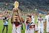 Weltmeister Erik Durm (r.) wechselt zur kommenden Saison zum 2.Liga-Aufsteiger Kaiserslautern.