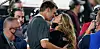 Verdienter Lohn: Superstar Tom Brady bekommt einen Siegerkuss von Ehefrau Gisele Bündchen.