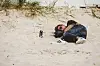 Ein Betrunkener schläft am Strand von Westerland.